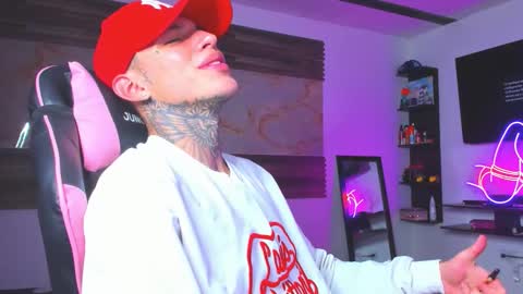 Snapshot of andrees_s chatting on 10.26.25 andrees_s online show from 10.26.25