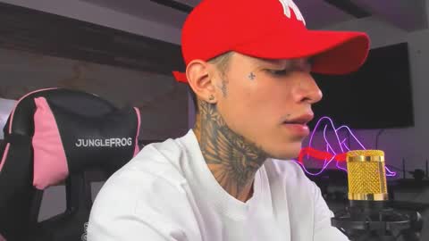 Snapshot of andrees_s chatting on 10.28.25 andrees_s online show from 10.28.25