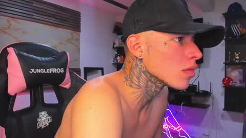 Snapshot of andrees_s chatting on 11.15.25 andrees_s online show from 11.15.25