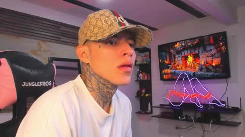 Snapshot of andrees_s chatting on 11.23.25 andrees_s online show from 11.23.25