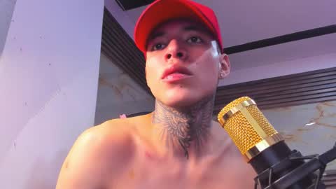 Snapshot of andrees_s chatting on 11.25.25 andrees_s online show from 11.25.25