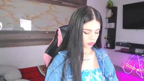 Snapshot of andrees_s chatting on 12.14.25 andrees_s online show from 12.14.25