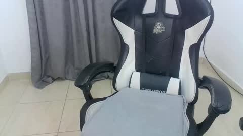 andres180950734 online show from 11.18.25