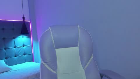 Snapshot of andres1_8 chatting on 12.18.25 IM ANDRES online show from 12.18.25