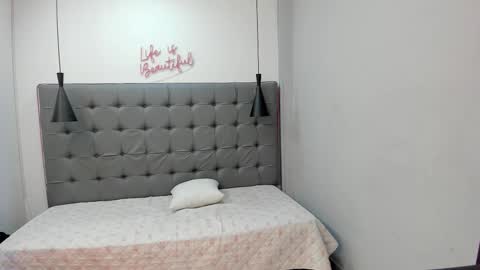 Snapshot of andres1_8 chatting on 12.19.25 IM ANDRES online show from 12.19.25