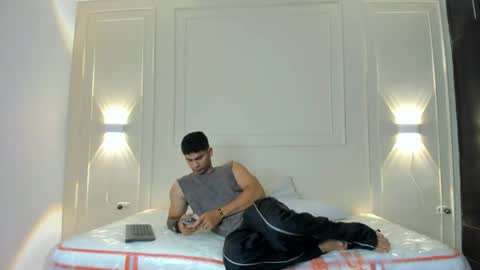 Snapshot of andres_stud chatting on 06.22.26 andres_stud online show from 06.22.26
