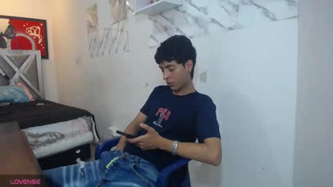 andrescoll25 online show from 04.21.26