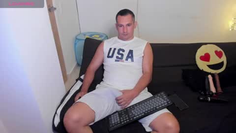 Snapshot of andreslush04 chatting on 05.13.26 Andreslush04 online show from 05.13.26