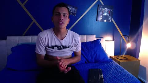 Snapshot of andresmatt chatting on 01.08.25 ANDRESMATT online show from 01.08.25