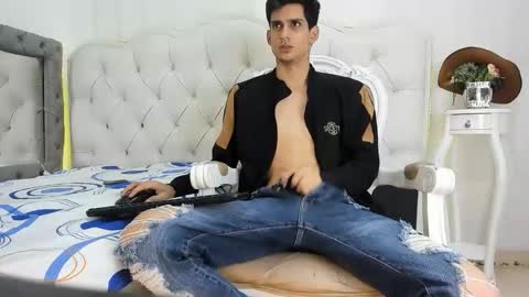 Snapshot of andrew_fucker_ chatting on 12.14.25 Andrew online show from 12.14.25