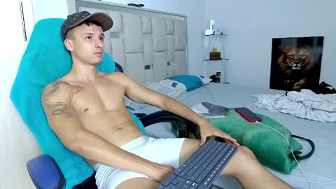 Snapshot of andrew_lover21 chatting on 04.04.26 Andrew online show from 04.04.26