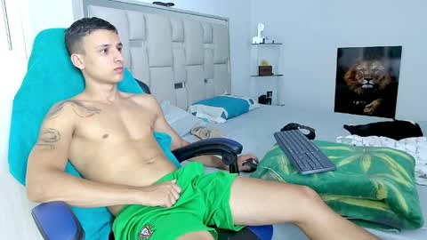 Snapshot of andrew_lover21 chatting on 04.06.26 Andrew online show from 04.06.26