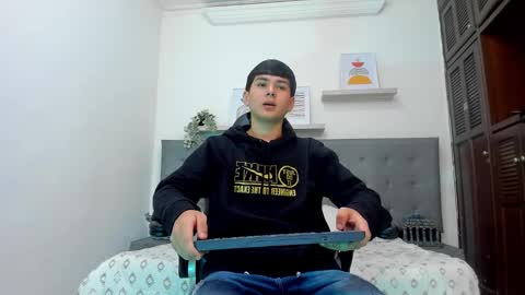 Snapshot of andrew_restrepo chatting on 03.04.26 andrew restrepo online show from 03.04.26