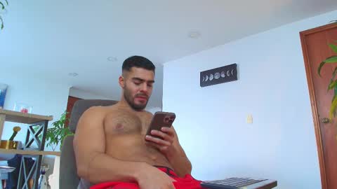 Snapshot of andrew_west_ chatting on 11.04.25 ANDREW WEST online show from 11.04.25