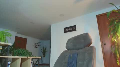 Snapshot of andrew_west_ chatting on 11.19.25 ANDREW WEST online show from 11.19.25