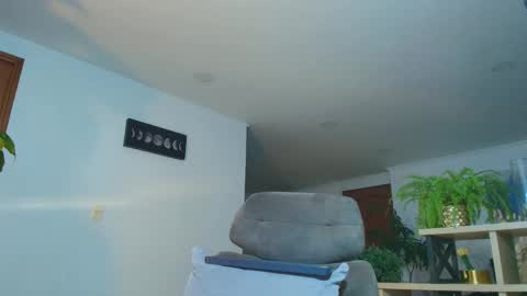 Snapshot of andrew_west_ chatting on 12.01.25 ANDREW WEST online show from 12.01.25