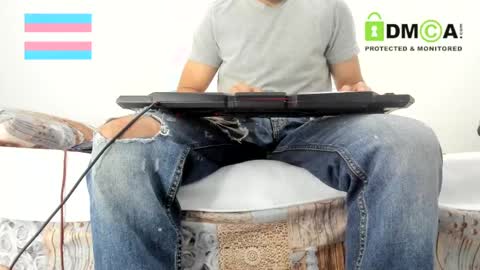 hugeclit  online show from 02.16.25