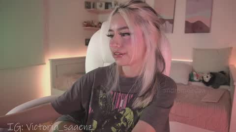 Victoria Senz  online show from 09.18.25