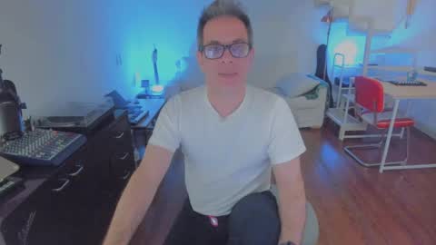 Snapshot of andy0pandi chatting on 10.02.25 Andrew online show from 10.02.25