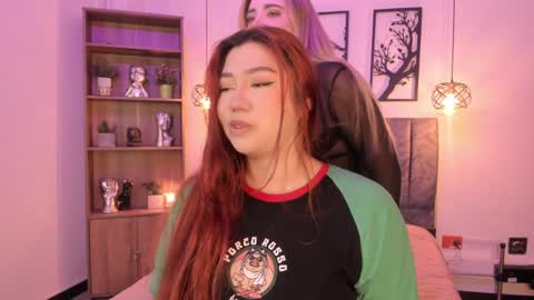 Snapshot of andy_and_emma chatting on 01.01.25 andy_and_emma online show from 01.01.25