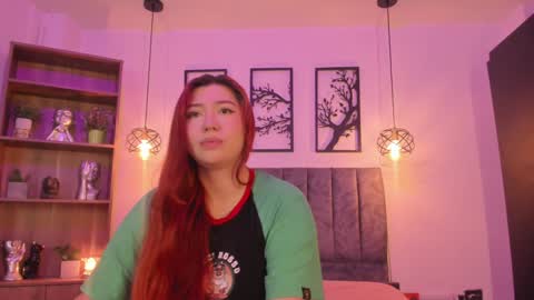 Snapshot of andy_and_emma chatting on 01.01.25 andy_and_emma online show from 01.01.25