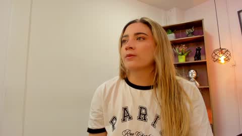 Snapshot of andy_and_emma chatting on 01.10.25 andy_and_emma online show from 01.10.25