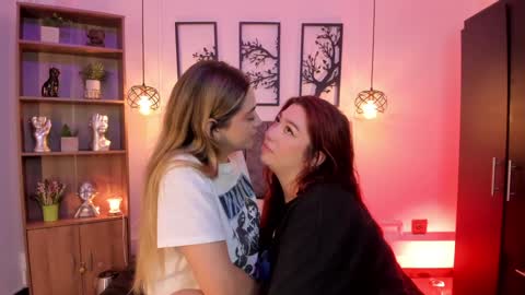 Snapshot of andy_and_emma chatting on 02.07.25 andy_and_emma online show from 02.07.25