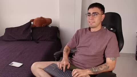 Snapshot of andy_shaaw chatting on 02.24.25 Andres online show from 02.24.25