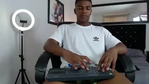 andy_smith333 online show from 02.16.25