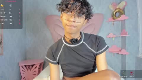 Snapshot of angel__sweet18 chatting on 02.25.25 online show from 02.25.25