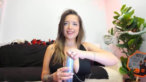 Snapshot of angel__vibe chatting on 10.20.25 angel__vibe online show from 10.20.25