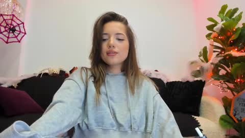 Snapshot of angel__vibe chatting on 10.22.25 angel__vibe online show from 10.22.25