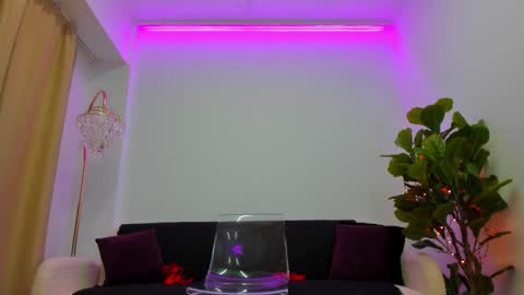 Snapshot of angel__vibe chatting on 12.04.25 angel__vibe online show from 12.04.25