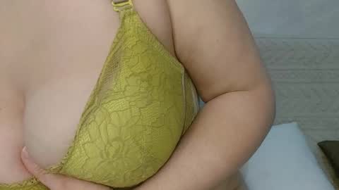 Snapshot of angel_coconut chatting on 12.22.25 Angel coco online show from 12.22.25