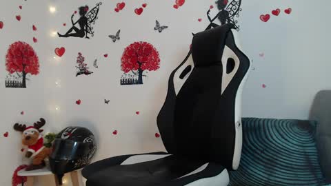 Angel Curl online show from 01.25.25