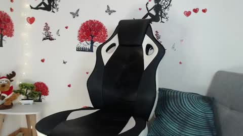 Angel Curl online show from 02.04.25