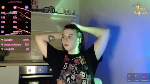 Snapshot of angel_gelya chatting on 10.30.25 Angel online show from 10.30.25