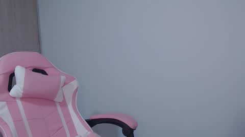 Snapshot of angel_girl10 chatting on 01.06.26 Angel Girl online show from 01.06.26