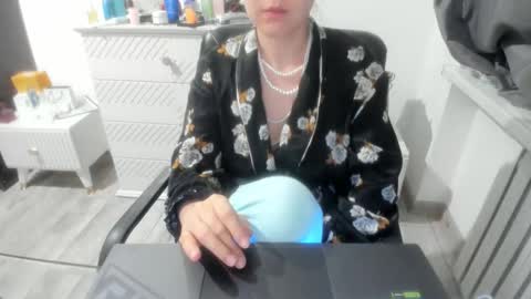 angel_lee__ online show from 01.05.25