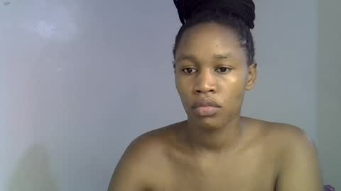 Snapshot of angel_mia5 chatting on 06.19.26 angel_mia5 online show from 06.19.26
