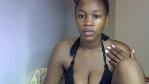 Snapshot of angel_mia5 chatting on 06.22.26 angel_mia5 online show from 06.22.26