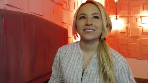 Snapshot of angel_white25 chatting on 12.14.25 Angel online show from 12.14.25