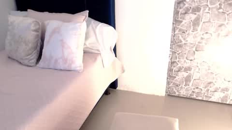 Angela online show from 09.16.25