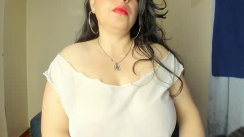 Snapshot of angela_suaza chatting on 11.27.25 Angela online show from 11.27.25