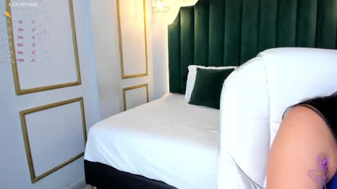 Snapshot of angelaluxi chatting on 01.17.25 Angela online show from 01.17.25