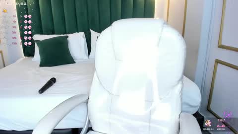 Snapshot of angelaluxi chatting on 02.19.25 Angela online show from 02.19.25