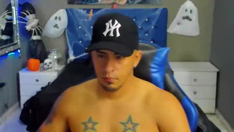 Snapshot of angelandchris chatting on 10.27.25 Angel And Cris online show from 10.27.25