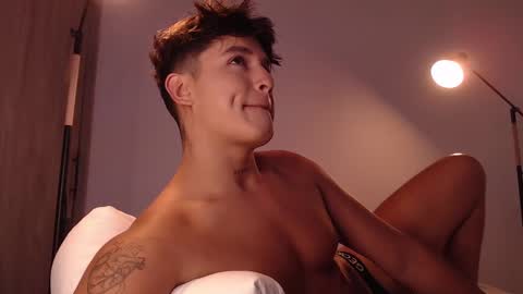 Snapshot of angelcossio chatting on 03.11.25 Angel online show from 03.11.25