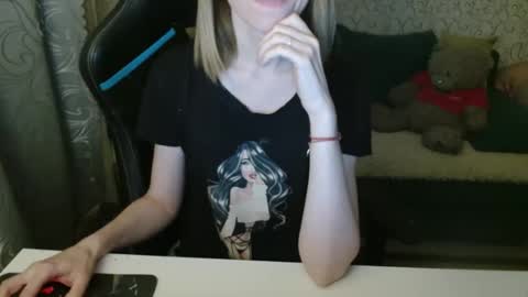 AngelCute32 online show from 11.19.25