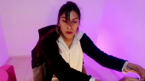 Snapshot of angele_johnson chatting on 05.29.26 angele online show from 05.29.26
